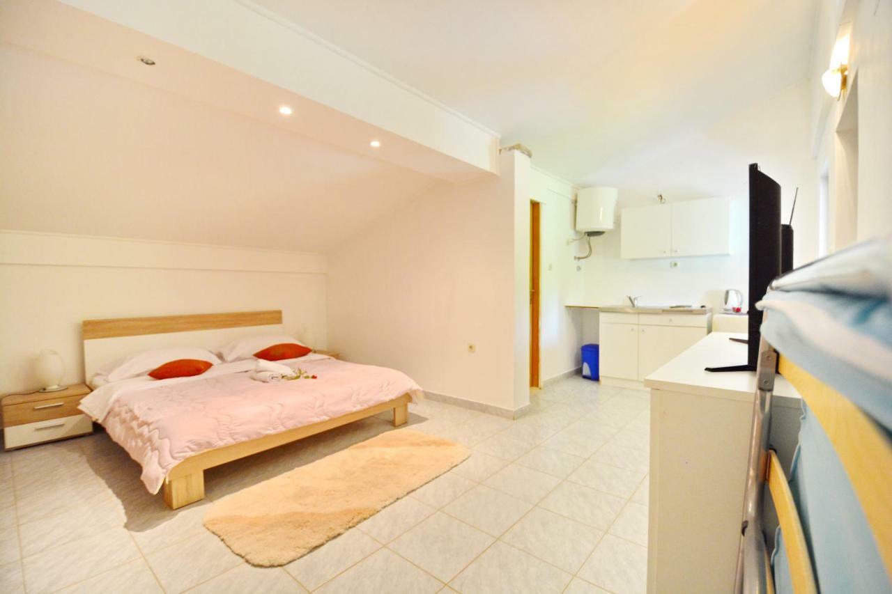 Sikovo Apartmani Maca מראה חיצוני תמונה