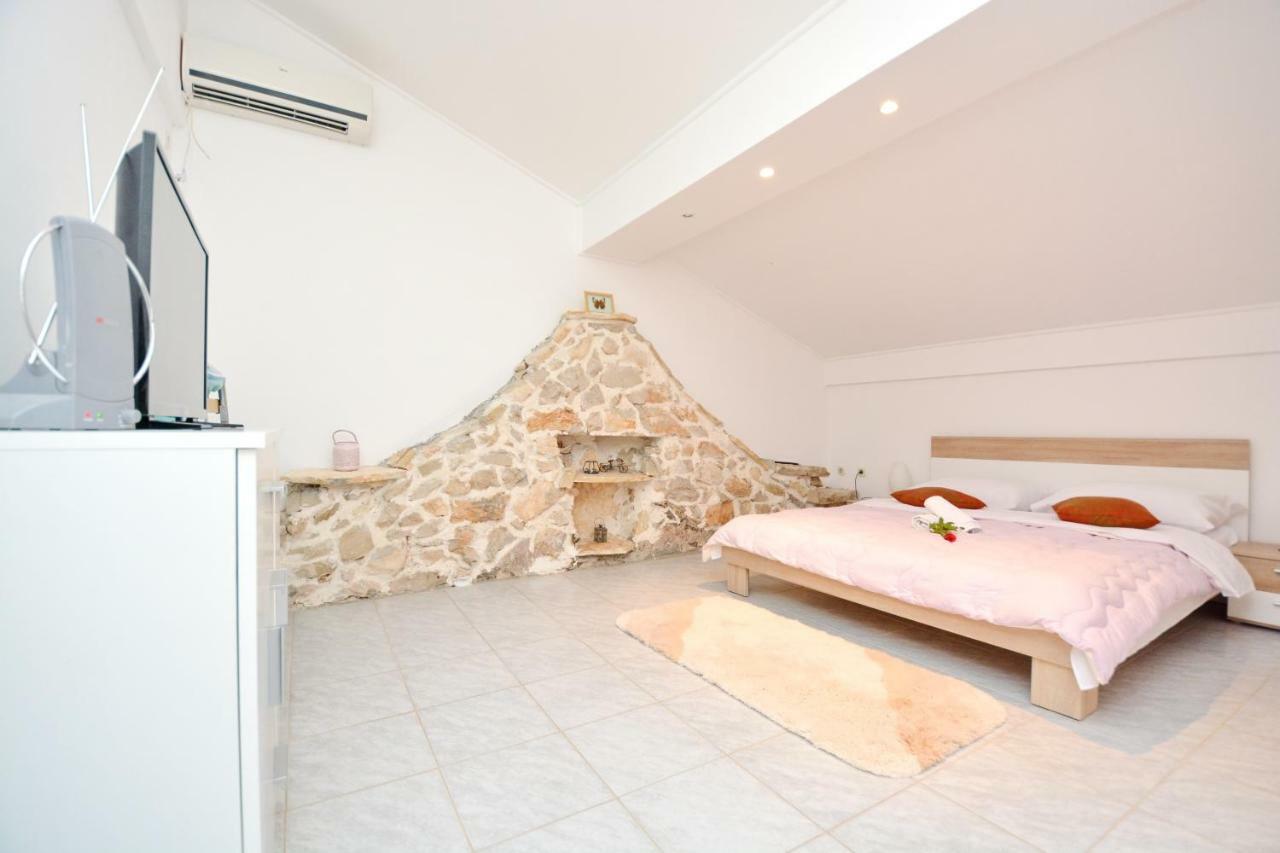 Sikovo Apartmani Maca מראה חיצוני תמונה
